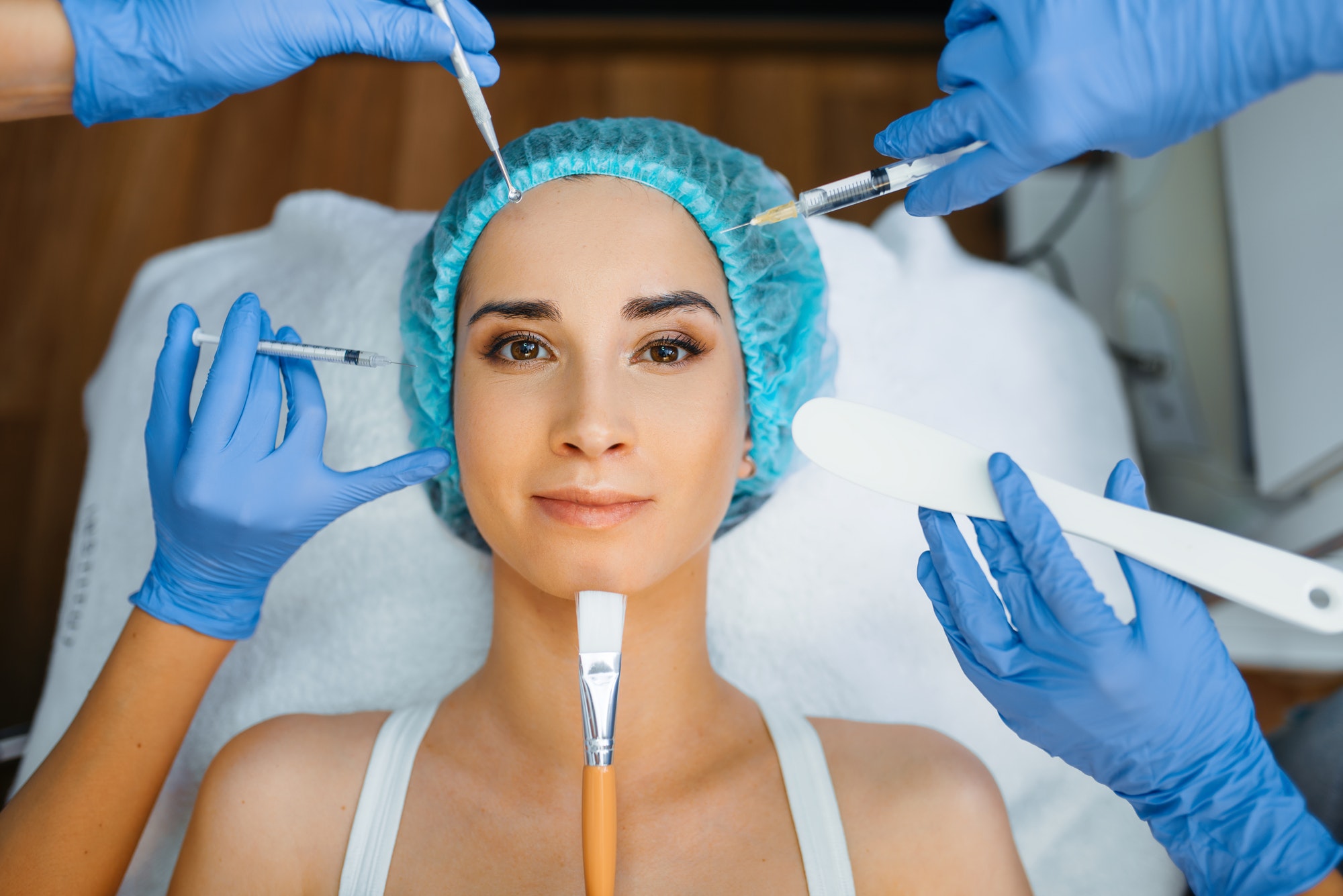 cosmetician-hands-with-working-tools-patient-face.jpg cosmetician-hands-with-working-tools-patient-face.jpg